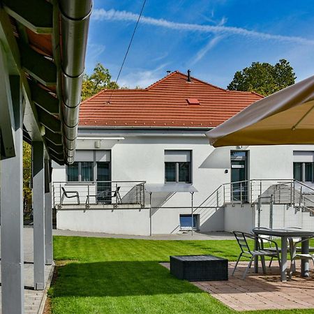 Villa Garden Eger Exteriör bild