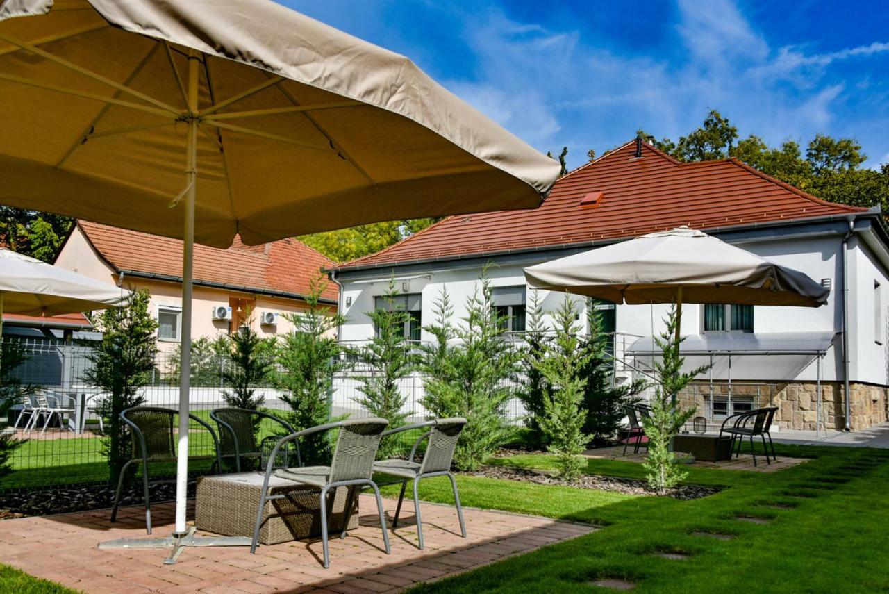 Villa Garden Eger Exteriör bild