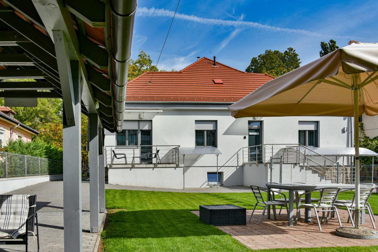 Villa Garden Eger Exteriör bild