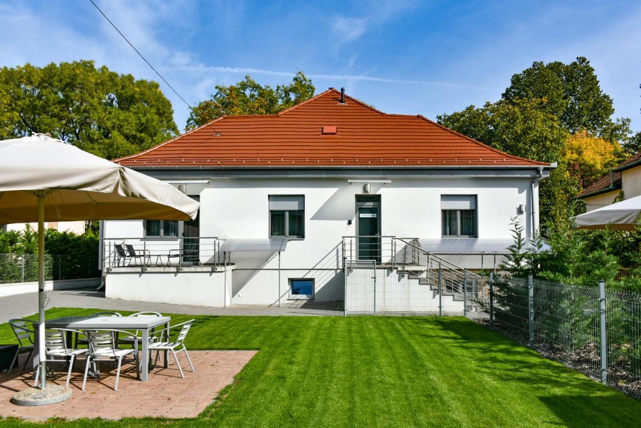 Villa Garden Eger Exteriör bild