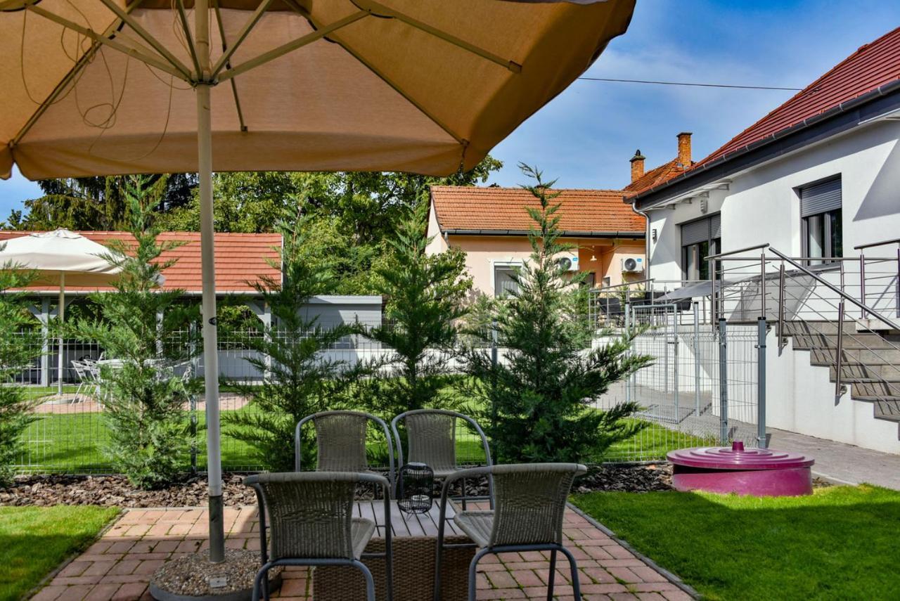 Villa Garden Eger Exteriör bild